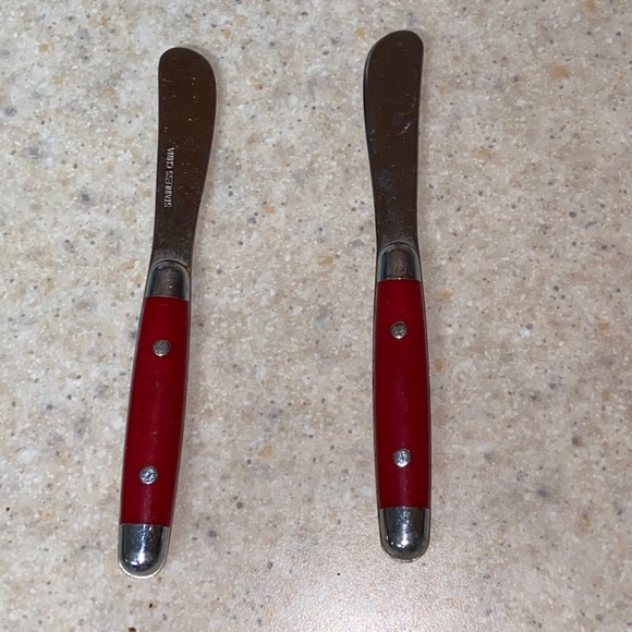 Stainless Steel Spreader with Red Handle - Picture 2 of 7